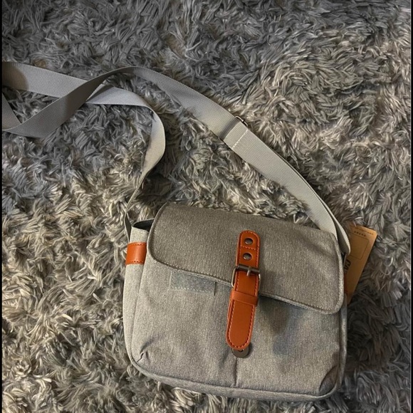 Sony camera + accessories - Picture 7 of 9